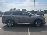 Used 2022 Nissan Pathfinder Platinum image 3