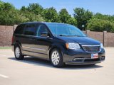 Used 2016 Chrysler Town & Country Touring image 4