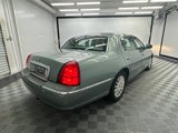 Used 2004 Lincoln Town Car Signature image 5