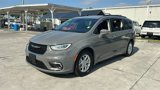 Used 2022 Chrysler Pacifica Touring-L image 3