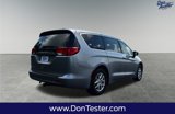 Used 2017 Chrysler Pacifica Touring image 3