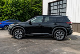 Used 2021 Nissan Rogue SV image 2