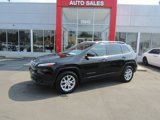 Used 2017 Jeep Cherokee Latitude w/ Cold Weather Group image 2