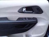 Certified 2022 Chrysler Pacifica Touring-L image 6