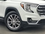 Used 2024 GMC Terrain SLT image 3