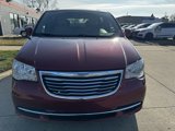 Used 2015 Chrysler Town & Country Touring image 2