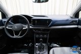 Used 2022 Volkswagen Taos SE w/ Panoramic Sunroof Package image 2