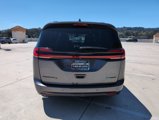 Used 2022 Chrysler Pacifica Limited w/ Uconnect Theater Family Group image 6