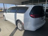 Used 2023 Chrysler Pacifica Touring-L image 4