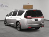 New 2025 Chrysler Pacifica Select image 4