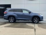 Used 2017 Toyota Highlander FWD V6 image 3