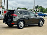 Used 2017 Nissan Rogue SV image 4