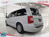Used 2015 Chrysler Town & Country Touring image 3