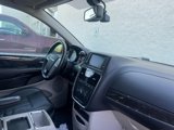 Used 2016 Chrysler Town & Country Touring-L image 2