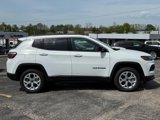 New 2025 Jeep Compass Latitude image 2