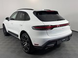 Certified 2024 Porsche Macan image 3