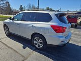 Used 2018 Nissan Pathfinder SV image 3