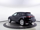 Used 2024 Porsche Macan image 3