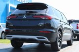 Used 2022 Mitsubishi Outlander SE image 3
