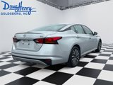 Used 2024 Nissan Altima 2.5 SV image 5