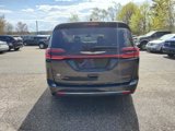 Used 2023 Chrysler Pacifica Limited image 4