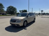 Used 2016 Chrysler Town & Country Touring-L image 4