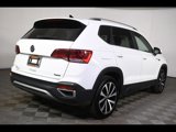 Used 2022 Volkswagen Taos SE w/ Panoramic Sunroof Package image 2