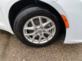 Used 2021 Chrysler Pacifica Touring-L image 2