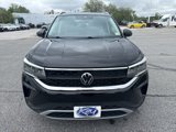 Used 2022 Volkswagen Taos SE image 2