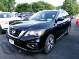 Used 2017 Nissan Pathfinder S image 2
