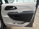 Used 2022 Chrysler Pacifica Limited image 6