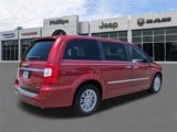 Used 2013 Chrysler Town & Country Limited image 3