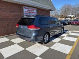 Used 2014 Toyota Sienna LE image 3