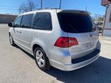 Used 2009 Volkswagen Routan SEL Premium image 3