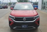 Certified 2022 Volkswagen Taos SE w/ Panoramic Sunroof Package image 2