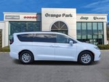 Used 2022 Chrysler Pacifica Touring-L image 2