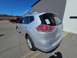 Used 2016 Nissan Rogue SV image 2