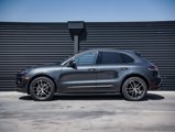 Certified 2022 Porsche Macan image 2