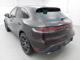 Certified 2024 Porsche Macan image 3