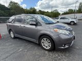 Used 2015 Toyota Sienna XLE Premium image 2