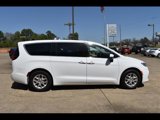 Used 2023 Chrysler Pacifica Touring-L image 2