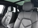 Certified 2024 Porsche Macan image 5
