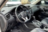 Used 2017 Nissan Rogue SV image 2