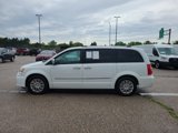 Used 2016 Chrysler Town & Country Limited image 2