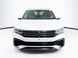 Used 2022 Volkswagen Tiguan SE w/ Panoramic Sunroof Package image 2