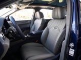 Used 2023 Bentley Bentayga image 2