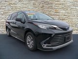 Used 2023 Toyota Sienna XLE image 2
