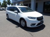 Used 2023 Chrysler Pacifica Touring-L image 2