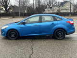 Used 2012 Ford Focus SE w/ SE Winter Pkg image 3