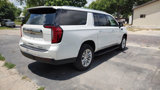 Used 2023 GMC Yukon XL SLT w/ SLT Luxury Package image 3